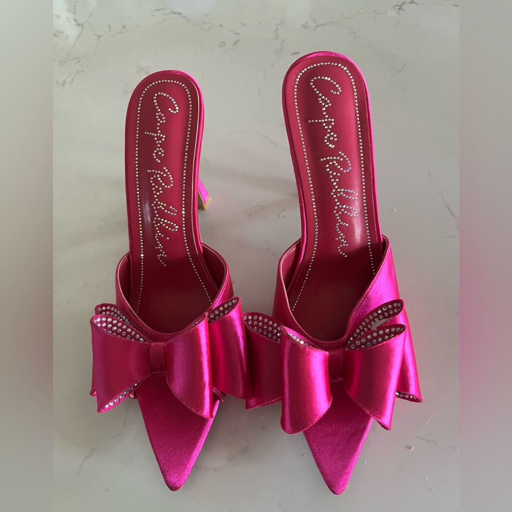 Cape Robin Pink rhinestone Bow heels Size 10